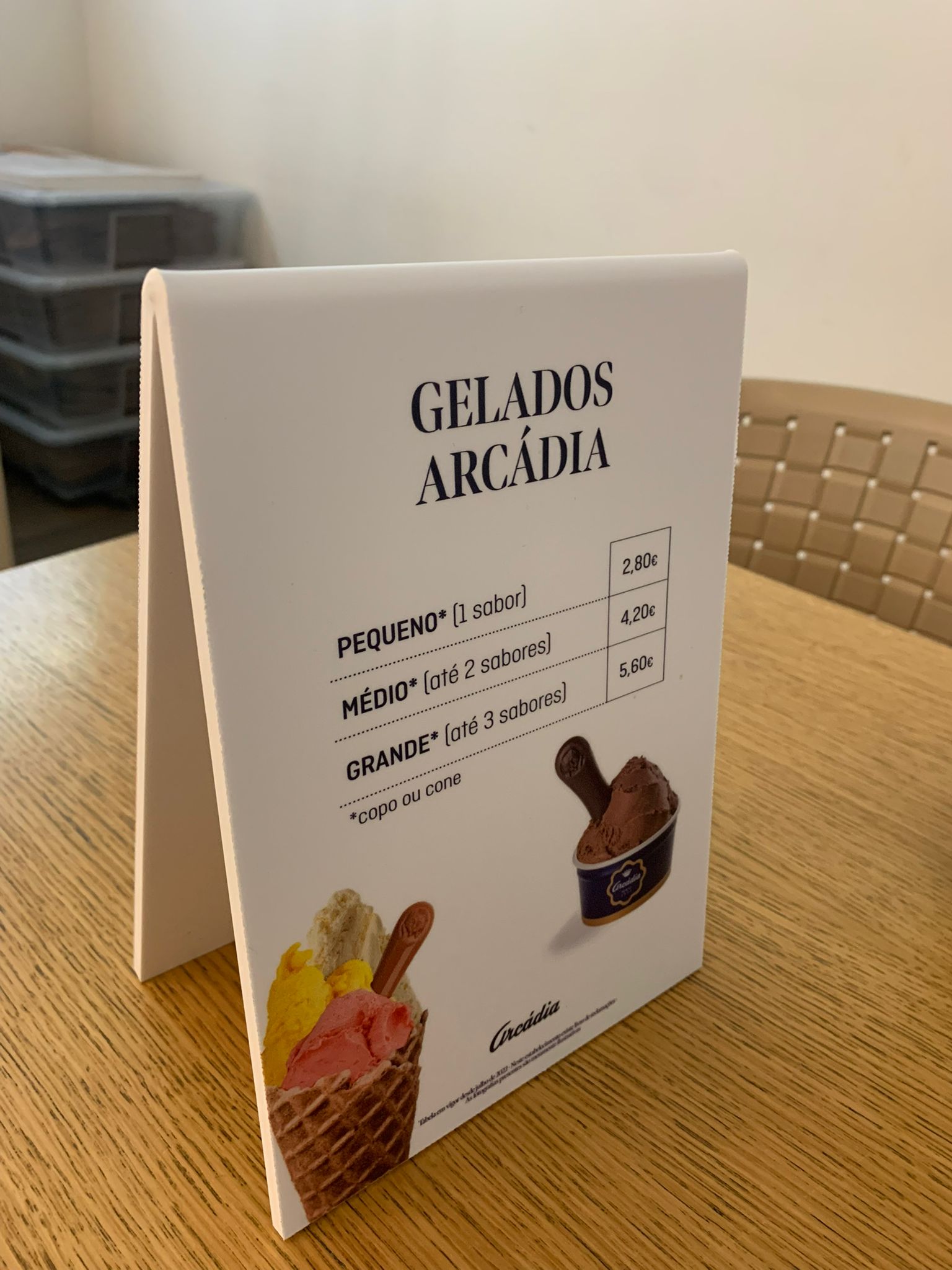 Display em PVC durável e resistente à intempérie